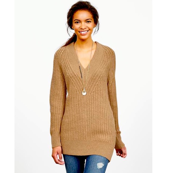 Banana Republic Sweaters - Banana Republic Textured V Neck Sweater Tunic